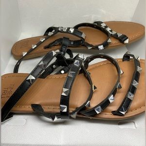Women’s strappy sandals